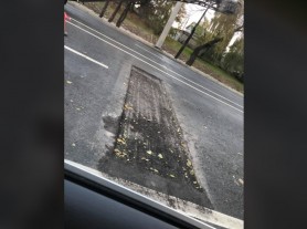 FOTO // Nici nu a fost dată în exploatare, dar deja este cârpită. Pe strada Albișoara se taie asfaltul